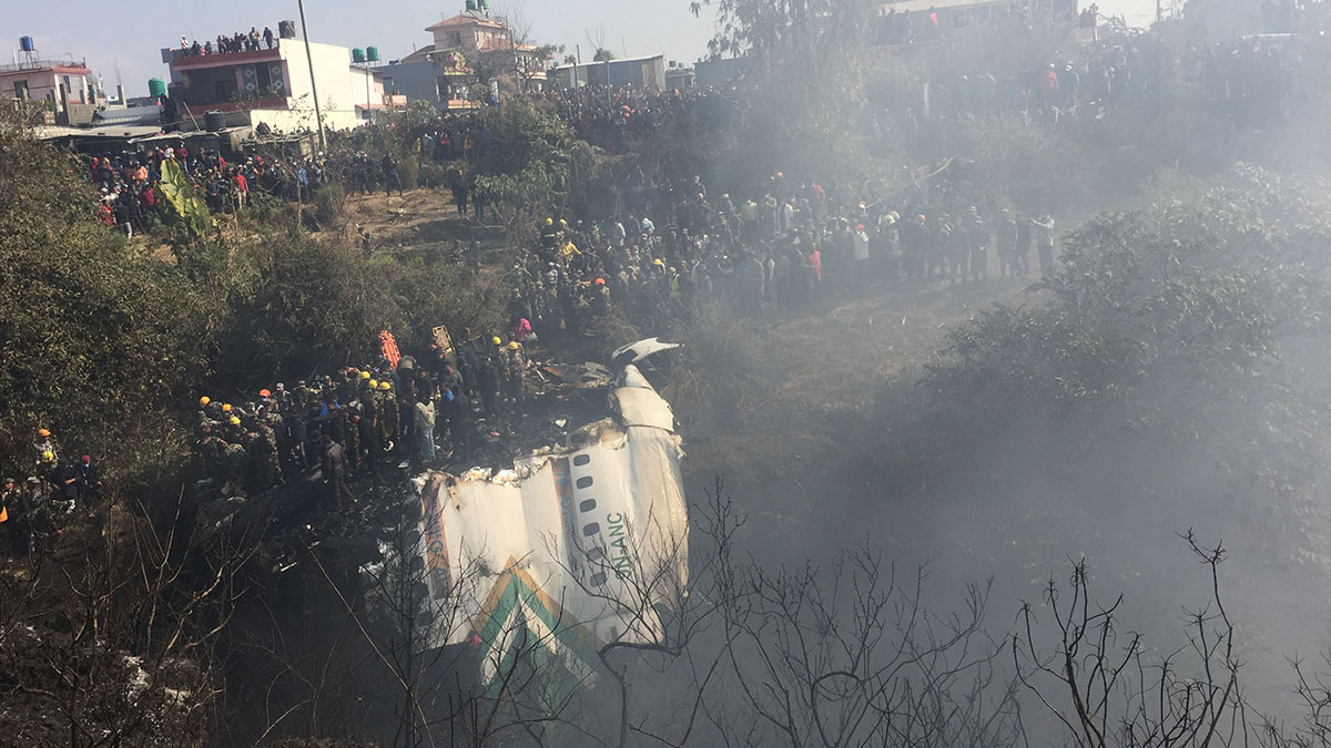पोखरा विमान दुर्घटनाः  शव आफन्तलाई जिम्मा लगाइँदै